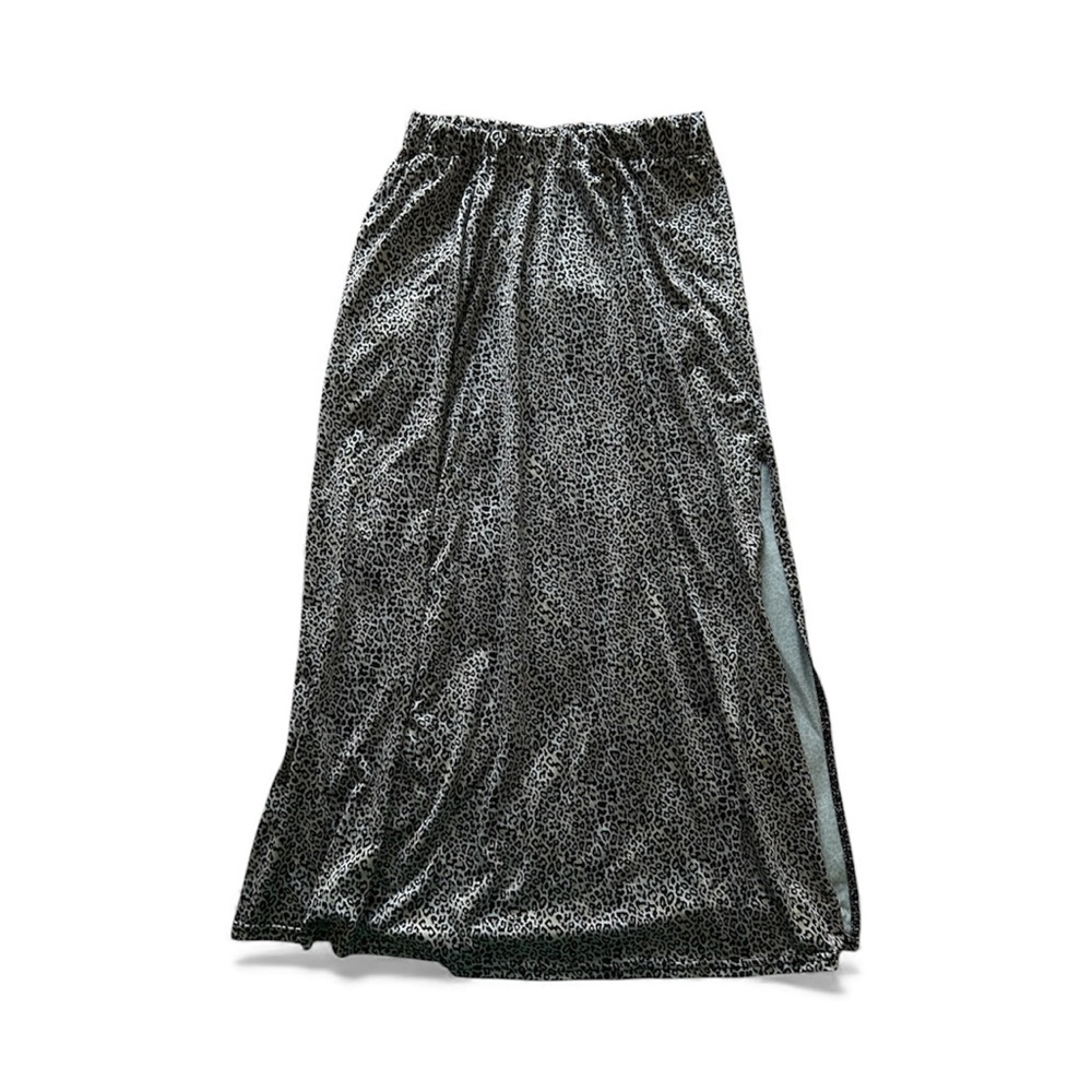 Elegant Black and White Leopard Print Skirt